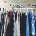 Kleiderschrank Frühjahrsputz – aussortieren und weiterverkaufen – deine alte Kleidung bringt bares Geld