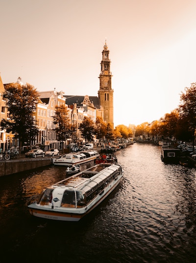Kanal in Amsterdam; rabatte coupons