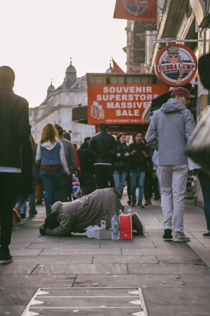 Der internationale Tag der Beseitigung von Armut 9 kelly robinson AMbFRJl1B4g unsplash | Rabatt-Coupon.com | Überall sparen mit Gutscheinen
