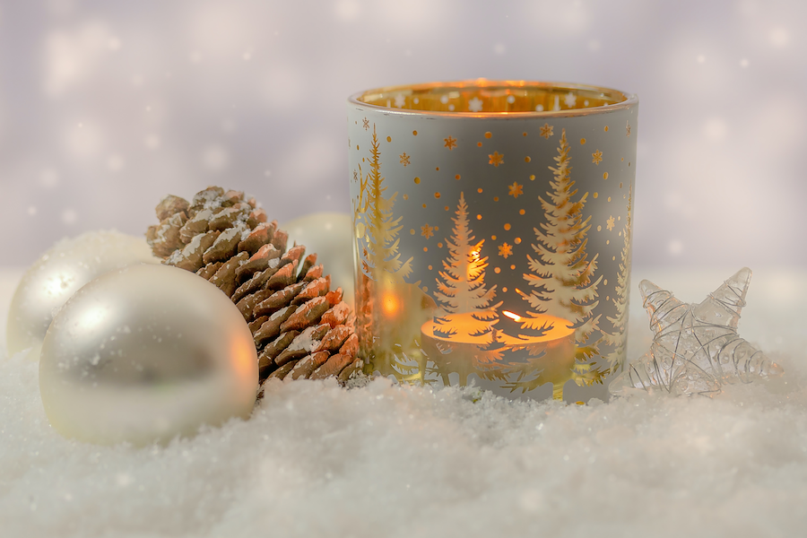 Lichterketten, Kugeln oder natürliche Materialien - das Zuhause weihnachtlich dekorieren macht Spaß. Zuhause weihnachtlich dekorieren | www.rabattcoupon.com