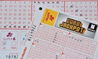 Bei Lottohelden könnt ihr den Eurojackpot und vieles mehr spielen.