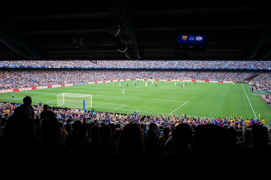 Barcelona in Finanzkrise und der Hypo Vereinsbank Gutschein sind Freunde. Barcelona in Finanzkrise | Hypo Vereinsbank Gutschein | Camp Nou Stadium | www.rabatt-coupon.com