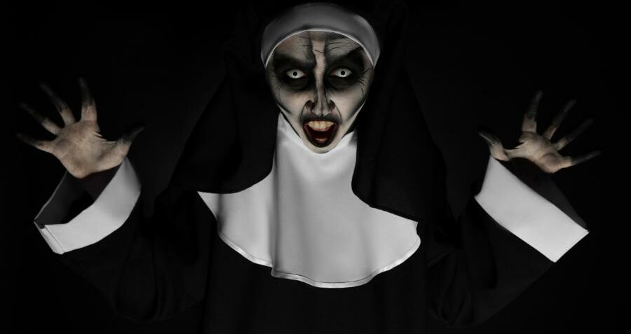 Die besten Halloween Looks 2023 - werdet mit wenig Arbeit zum/r Grusel King/Queen 4 The NUN Halloween Look