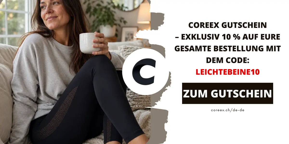 Frau mit Tasse auf dem Sofa neben Hinweis auf einen Coreex Gutschein mit 10 % Rabatt und dem Code LEICHTEBEINE10.
