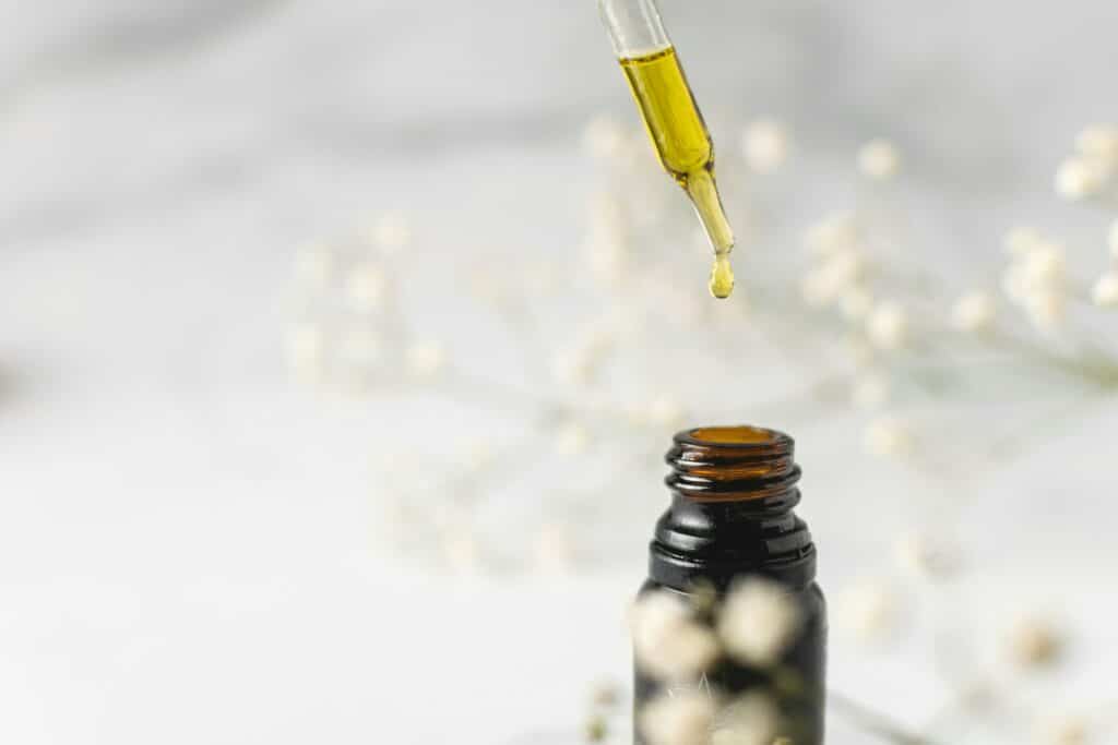 CBD und THC: Wichtige Unterschiede und 10 CBD-Anwendungsbereiche 4 CBD Anwendung