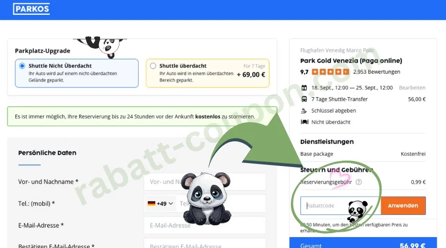 Das Bild zeigt eine Buchungsseite von **Parkos** für einen Parkplatz am Flughafen Venedig. Rechts befindet sich die Preisübersicht mit einem Feld, in das ein **Rabattcode** eingegeben werden kann, daneben ein Panda-Symbol. Links sind persönliche Daten und Optionen für überdachte oder nicht überdachte Parkplätze sichtbar. 