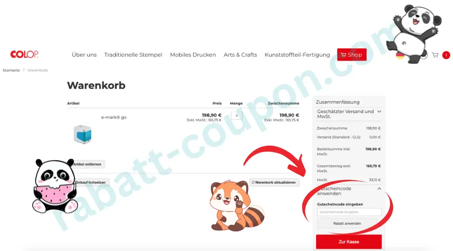 Hier könnt ihr im Warenkorb von COLOP ganz einfach einen Gutscheincode eingeben. Das entsprechende Feld befindet sich rechts in der Bestellübersicht unter dem Punkt Gutscheincode anwenden. Nach der Eingabe wird der Rabatt sofort vom Gesamtbetrag abgezogen.
